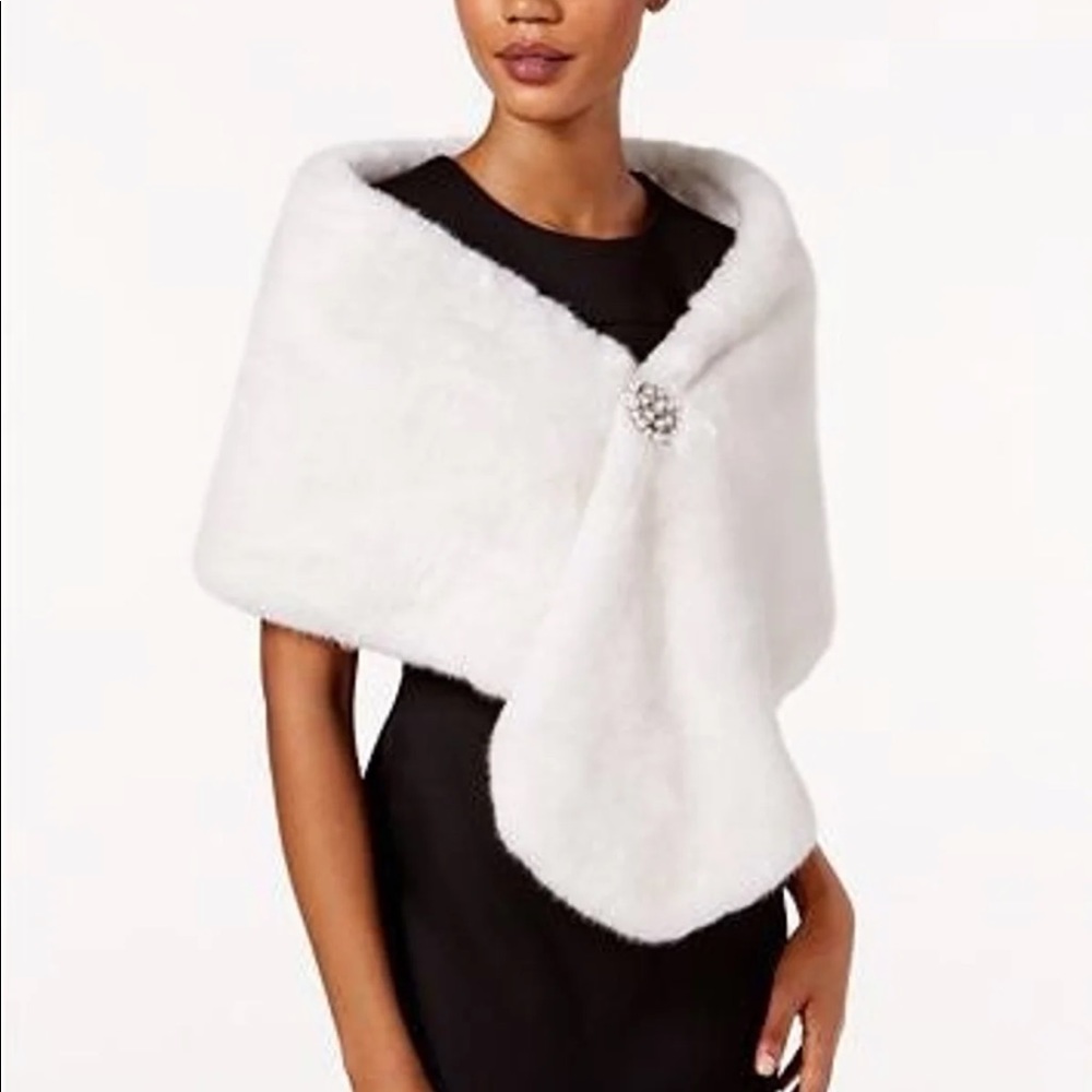 NWT Adrianna Papell white shawl